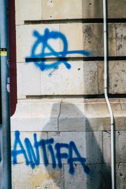 Limasol Kıbrıs Rum Kesimi 16 Mart 2020 Öğleden sonra Limasol sokaklarında bir binanın cephesinin görüntüsü