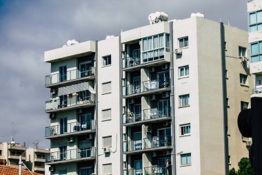 Limasol Kıbrıs Rum Kesimi 16 Mart 2020 Öğleden sonra Limasol sokaklarında bir binanın cephesinin görüntüsü