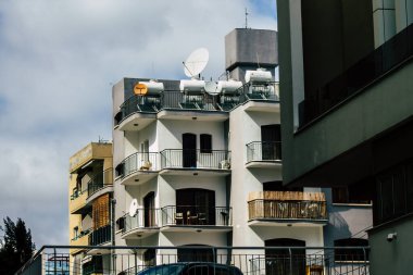 Limasol Kıbrıs Rum Kesimi 16 Mart 2020 Öğleden sonra Limasol sokaklarında bir binanın cephesinin görüntüsü