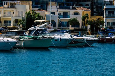 Kıbrıs Rum Kesimi 17 Mart 2020, öğleden sonra Limasol limanında demirlemiş teknelerin kapatılması