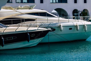 Kıbrıs Rum Kesimi 17 Mart 2020, öğleden sonra Limasol limanında demirlemiş teknelerin kapatılması