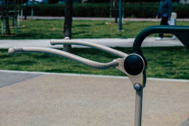 Limasol Kıbrıs Rum Kesimi 20 Mart 2020 Limasol kentinde Coronavirus salgını nedeniyle kamu spor tesislerine bakmaktadır.