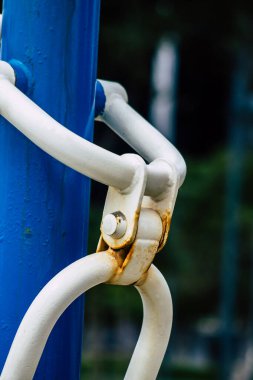 Limasol Kıbrıs Rum Kesimi 20 Mart 2020 Limasol kentinde Coronavirus salgını nedeniyle kamu spor tesislerine bakmaktadır.