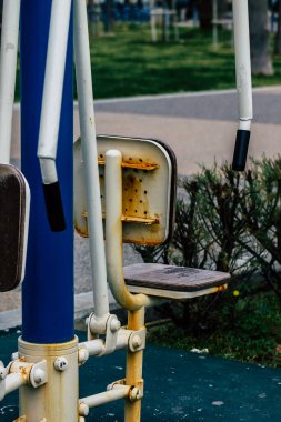 Limasol Kıbrıs Rum Kesimi 20 Mart 2020 Limasol kentinde Coronavirus salgını nedeniyle kamu spor tesislerine bakmaktadır.