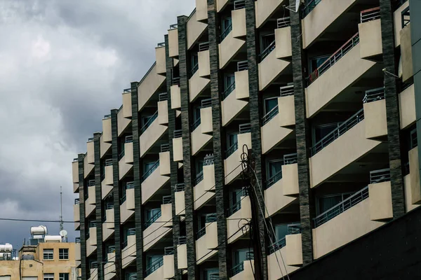 Limassol Chipre Marzo 2020 Vista Una Fachada Edificio Moderno Las — Foto de Stock