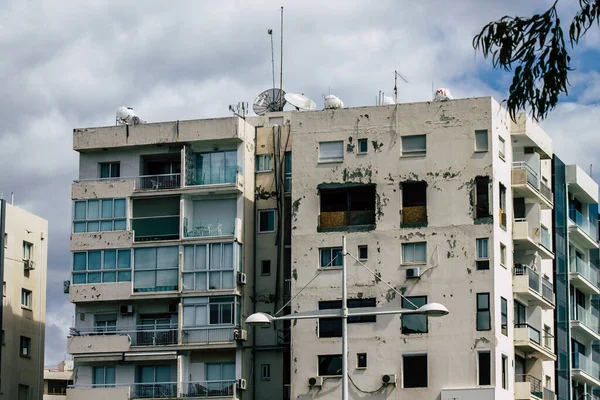 Limassol Chipre Marzo 2020 Vista Una Fachada Edificio Moderno Las —  Fotos de Stock