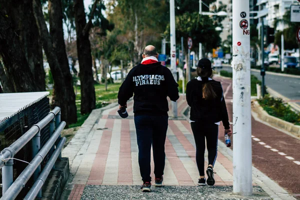 Limassol Cypr Marca 2020 Widok Niezidentyfikowanych Osób Spacerujących Ulicach Limassol — Zdjęcie stockowe