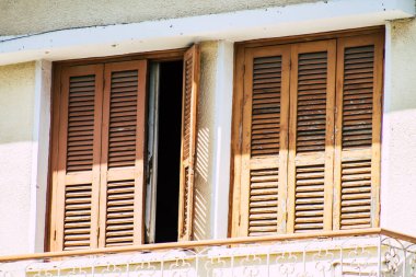 Limasol Kıbrıs Rum Kesimi 24 Mart 2020 Kıbrıs Rum Kesimi 'nin Limasol adasındaki eski bir evin cephesi