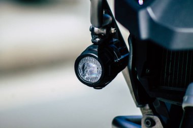 Limasol Kıbrıs Rum Kesimi 24 Mart 2020 Kıbrıs Rum Kesimi 'nde Limasol adasının sokaklarına park edilmiş bir BMW motosiklet görüntüsü