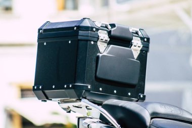 Limasol Kıbrıs Rum Kesimi 24 Mart 2020 Kıbrıs Rum Kesimi 'nde Limasol adasının sokaklarına park edilmiş bir BMW motosiklet görüntüsü