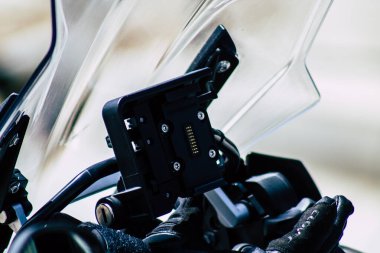 Limasol Kıbrıs Rum Kesimi 24 Mart 2020 Kıbrıs Rum Kesimi 'nde Limasol adasının sokaklarına park edilmiş bir BMW motosiklet görüntüsü