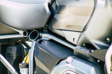 Limasol Kıbrıs Rum Kesimi 24 Mart 2020 Kıbrıs Rum Kesimi 'nde Limasol adasının sokaklarına park edilmiş bir BMW motosiklet görüntüsü