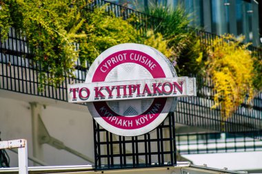 Limasol Kıbrıs Rum Kesimi 24 Mart 2020 Kıbrıs Rum Kesimi 'nde Limasol sokaklarında ticari bir tabela