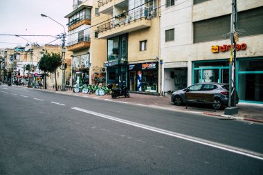 Tel Aviv İsrail 26 Mart 2020 'de Tel Aviv' in tamamen boş sokaklarının görüntüsü, çünkü koronavirüsün yayılmasını önlemek için nüfusun karantinaya alınması