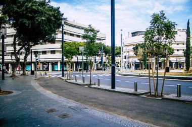 Tel Aviv İsrail 27 Mart 2020 'de Tel Aviv' in boş caddelerinin görüntüsü, çünkü koronavirüsün yayılmasını önlemek için nüfusun karantinaya alınması