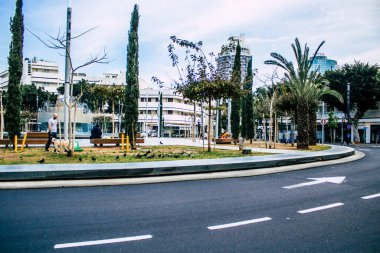 Tel Aviv İsrail 27 Mart 2020 'de Tel Aviv' in boş caddelerinin görüntüsü, çünkü koronavirüsün yayılmasını önlemek için nüfusun karantinaya alınması