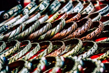 Kathmandu Nepal Eylül 01, 2018 Kathmandu sokaklarında satılan dekoratif nesnelerin kapatılması