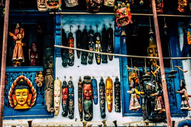 Kathmandu Nepal Eylül 01, 2018 Kathmandu sokaklarında satılan dekoratif nesnelerin kapatılması