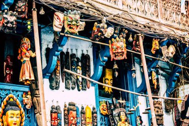 Kathmandu Nepal Eylül 01, 2018 Kathmandu sokaklarında satılan dekoratif nesnelerin kapatılması