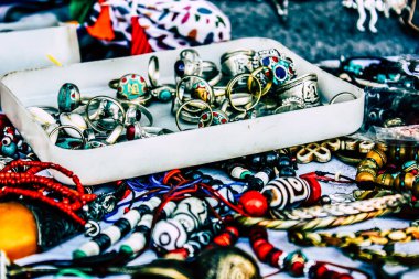 Kathmandu Nepal Eylül 01, 2018 Kathmandu sokaklarında satılan dekoratif nesnelerin kapatılması