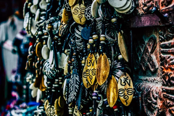 Kathmandu Nepal Setembro 2018 Fecho Objetos Decorativos Vendidos Nas Ruas — Fotografia de Stock