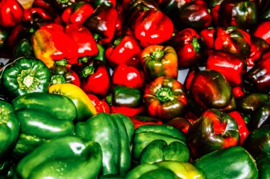 Kudüs İsrail, 18 Ağustos 2018 Mahane Yehuda Pazarı 'nda satılan çeşitli sebzelerin yakın çekimi, Shuk olarak da bilinir, Kudüs' te bir pazar yeri ve Orta Doğu 'nun en ünlülerinden biridir.