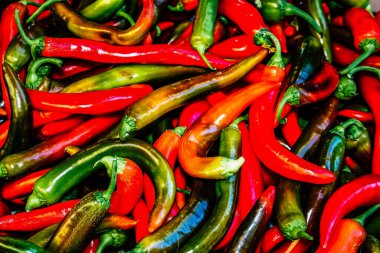 Kudüs İsrail, 18 Ağustos 2018 Mahane Yehuda Pazarı 'nda satılan çeşitli sebzelerin yakın çekimi, Shuk olarak da bilinir, Kudüs' te bir pazar yeri ve Orta Doğu 'nun en ünlülerinden biridir.