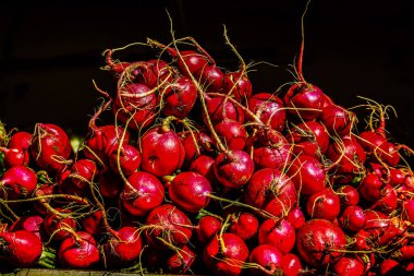 Kudüs İsrail, 18 Ağustos 2018 Mahane Yehuda Pazarı 'nda satılan çeşitli sebzelerin yakın çekimi, Shuk olarak da bilinir, Kudüs' te bir pazar yeri ve Orta Doğu 'nun en ünlülerinden biridir.