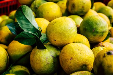 Kudüs İsrail, 18 Ağustos 2018 Mahane Yehuda Pazarı 'nda satılan çeşitli meyvelerin yakın çekimi, Shuk olarak da bilinir, Kudüs' te bir pazar yeri ve Orta Doğu 'nun en ünlülerinden biridir.