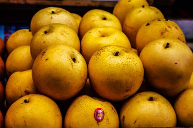 Kudüs İsrail, 18 Ağustos 2018 Mahane Yehuda Pazarı 'nda satılan çeşitli meyvelerin yakın çekimi, Shuk olarak da bilinir, Kudüs' te bir pazar yeri ve Orta Doğu 'nun en ünlülerinden biridir.