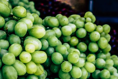 Kudüs İsrail, 18 Ağustos 2018 Mahane Yehuda Pazarı 'nda satılan çeşitli meyvelerin yakın çekimi, Shuk olarak da bilinir, Kudüs' te bir pazar yeri ve Orta Doğu 'nun en ünlülerinden biridir.