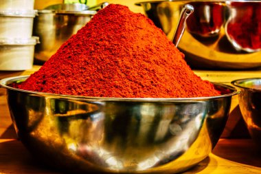 Kudüs İsrail, 18 Ağustos 2018 Mahane Yehuda Pazarı 'nda satılan çeşitli baharatların yakın çekimi, Shuk olarak da bilinir, Kudüs' te bir pazar yeri ve Orta Doğu 'nun en ünlülerinden biridir.