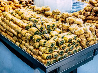 Kudüs İsrail, 18 Ağustos 2018 Mahane Yehuda Pazarı 'nda satılan çeşitli hamur işlerinin yakın çekimi, Shuk olarak da bilinir, Kudüs' te bir pazar yeri ve Orta Doğu 'nun en ünlülerinden biridir.