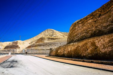 Negev Israel 14 Nisan 2018 İsrail 'deki Negev Çölü' nü geçen yola bakın.