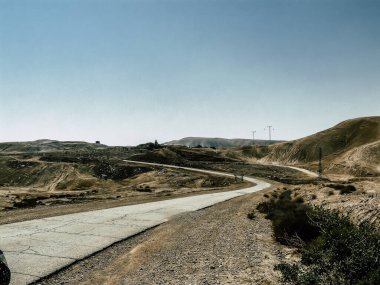Negev Israel 14 Nisan 2018 İsrail 'deki Negev Çölü' nü geçen yola bakın.