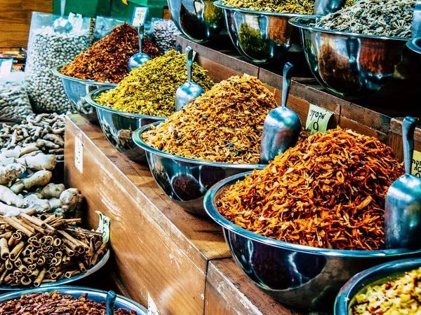 Kudüs İsrail, 18 Ağustos 2018 Mahane Yehuda Pazarı 'nda satılan çeşitli kurumuş meyvelerin yakın çekimi, Kudüs' te bir pazar yeridir.