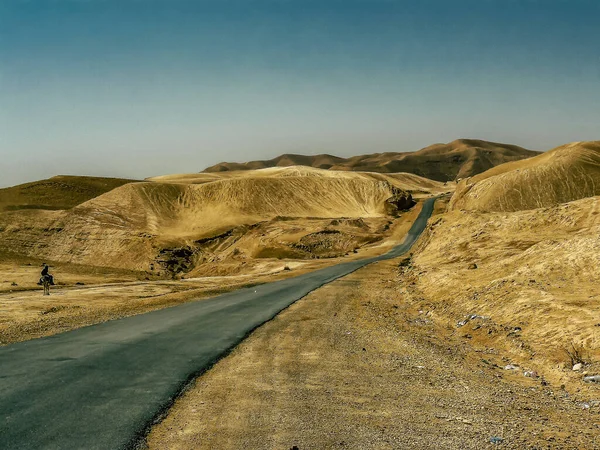 Негев Ізраїль Квітня 2018 Вид Дорогу Яка Перетинає Пустелю Негев — стокове фото
