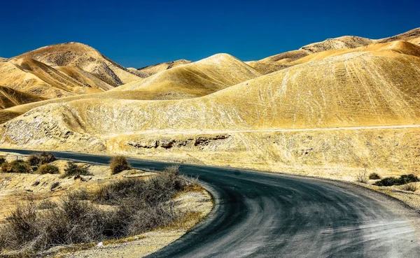 Negev Israel April 2018 Zicht Weg Die Negev Woestijn Oversteekt — Stockfoto