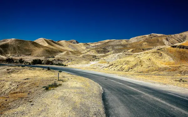 Negev Israel April 2018 Zicht Weg Die Negev Woestijn Oversteekt — Stockfoto