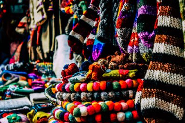 Kathmandu Nepal Eylül 01, 2018 Kathmandu sokaklarında satılan dekoratif nesnelerin kapatılması