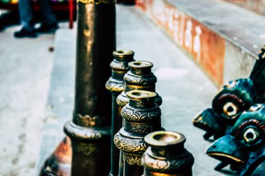 Kathmandu Nepal Eylül 01, 2018 Kathmandu sokaklarında satılan dekoratif nesnelerin kapatılması