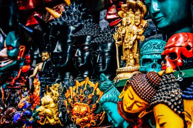 Kathmandu Nepal Eylül 01, 2018 Kathmandu sokaklarında satılan dekoratif nesnelerin kapatılması