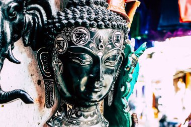 Kathmandu Nepal Eylül 01, 2018 Kathmandu sokaklarında satılan dekoratif nesnelerin kapatılması