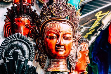 Kathmandu Nepal Eylül 01, 2018 Kathmandu sokaklarında satılan dekoratif nesnelerin kapatılması