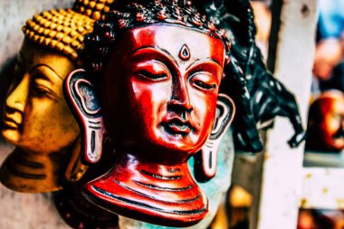 Kathmandu Nepal Eylül 01, 2018 Kathmandu sokaklarında satılan dekoratif nesnelerin kapatılması
