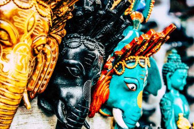 Kathmandu Nepal Eylül 01, 2018 Kathmandu sokaklarında satılan dekoratif nesnelerin kapatılması