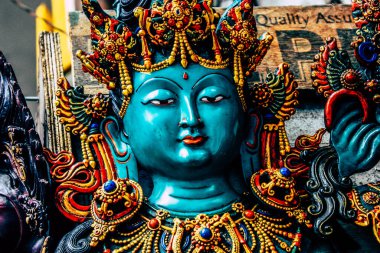 Kathmandu Nepal Eylül 01, 2018 Kathmandu sokaklarında satılan dekoratif nesnelerin kapatılması