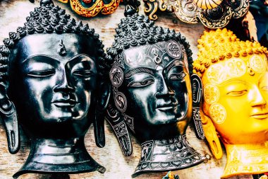 Kathmandu Nepal Eylül 01, 2018 Kathmandu sokaklarında satılan dekoratif nesnelerin kapatılması