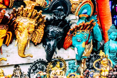 Kathmandu Nepal Eylül 01, 2018 Kathmandu sokaklarında satılan dekoratif nesnelerin kapatılması