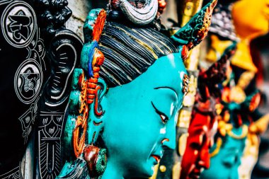 Kathmandu Nepal Eylül 01, 2018 Kathmandu sokaklarında satılan dekoratif nesnelerin kapatılması